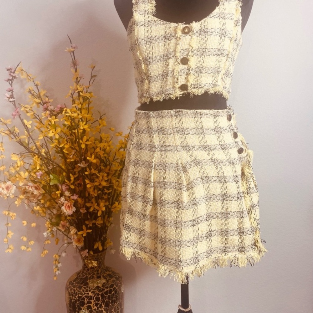 Chic Tweed Skirt Set in Cream and Black